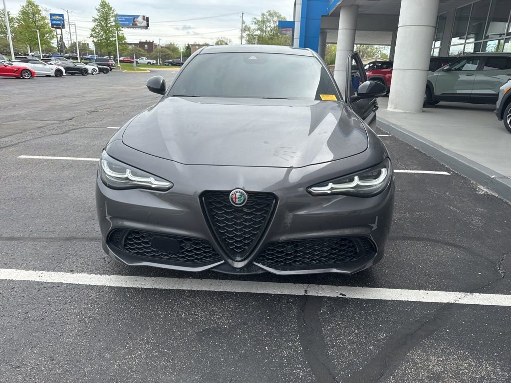 Used 2024 Alfa Romeo Giulia Veloce AWD/4WD image 2