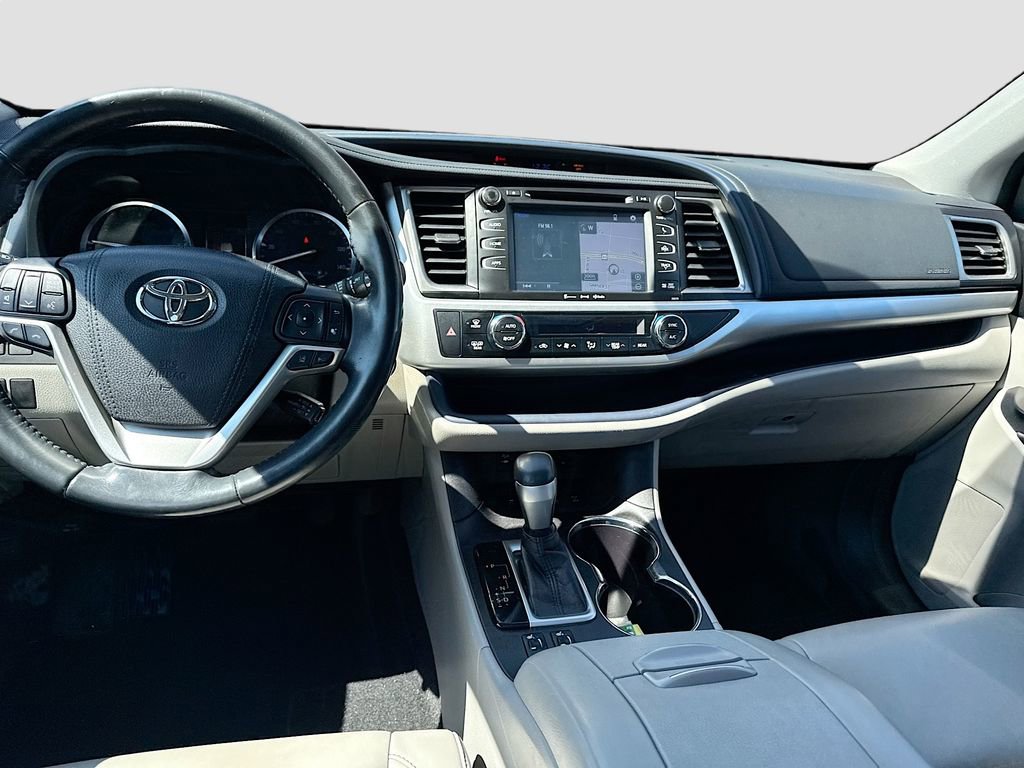 Used 2018 Toyota Highlander XLE AWD/4WD image 21