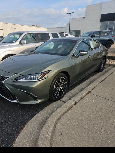 Used 2025 Lexus ES 350 w/ Premium Package FWD image 3