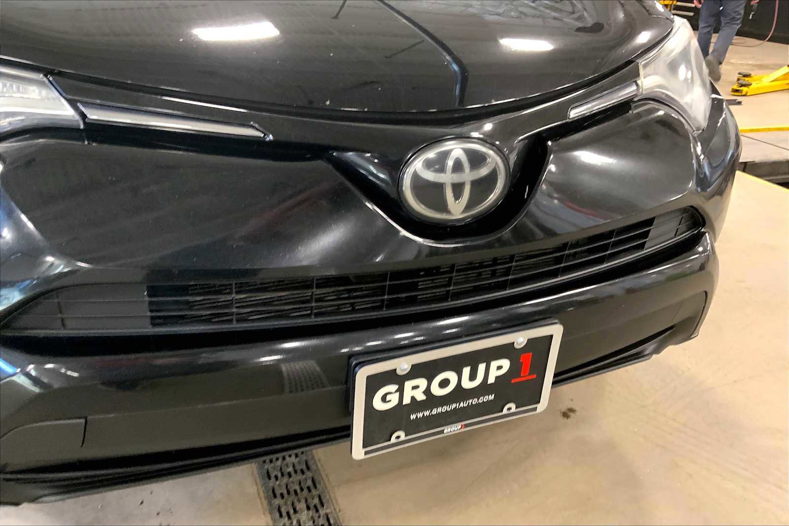 Used 2017 Toyota RAV4 LE w/ Carpet Mat Package image 28