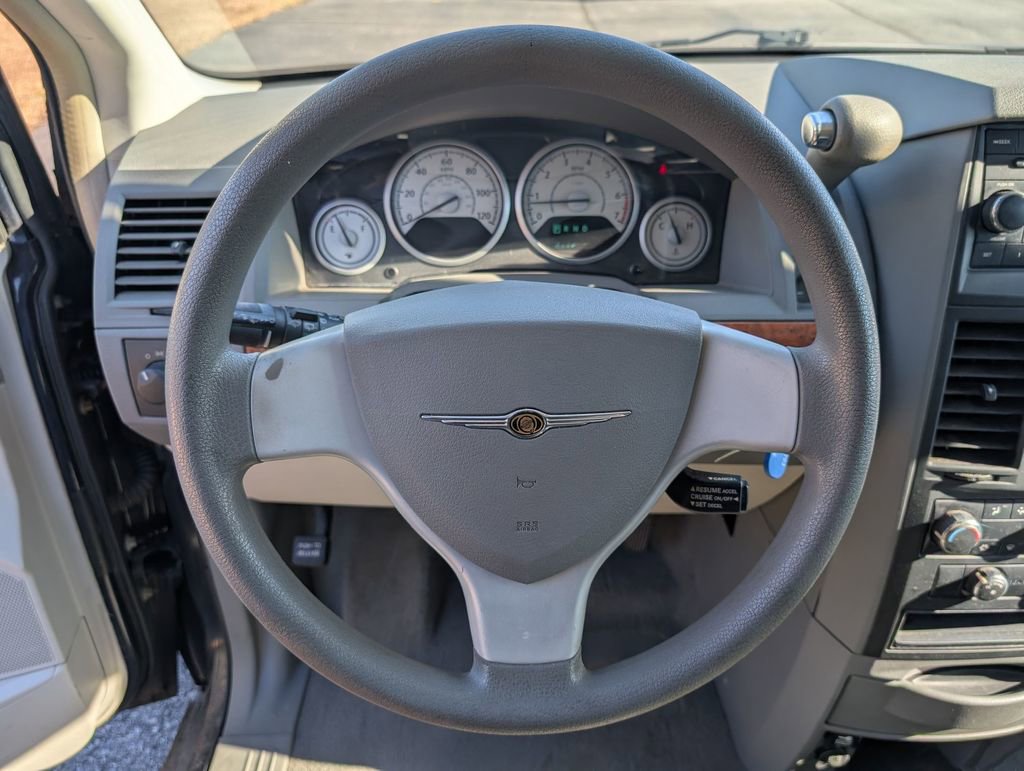 Used 2008 Chrysler Town & Country LX image 18
