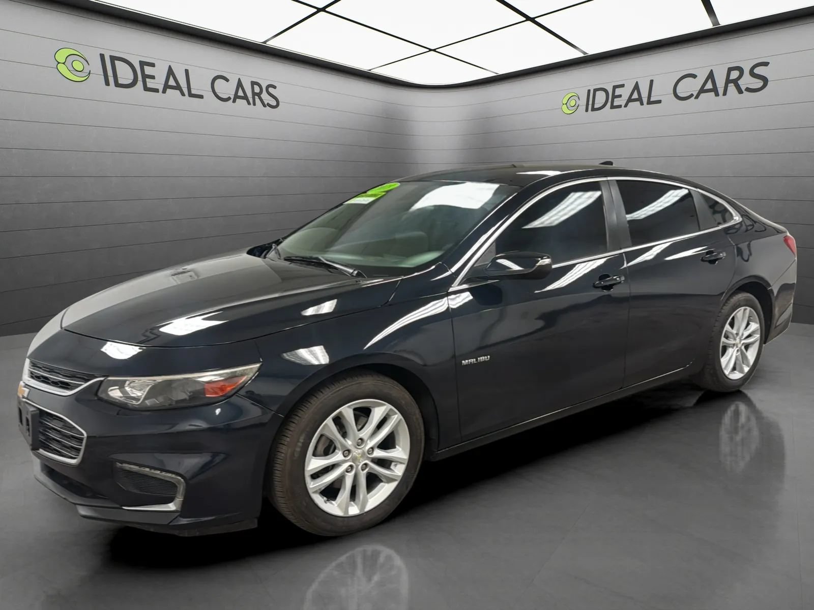Used 2018 Chevrolet Malibu LT FWD image 1