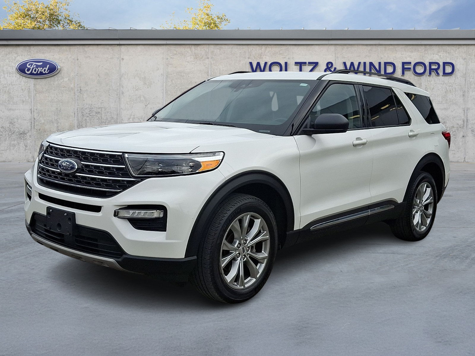 Used 2023 Ford Explorer XLT w/ Equipment Group 202A AWD/4WD image 3