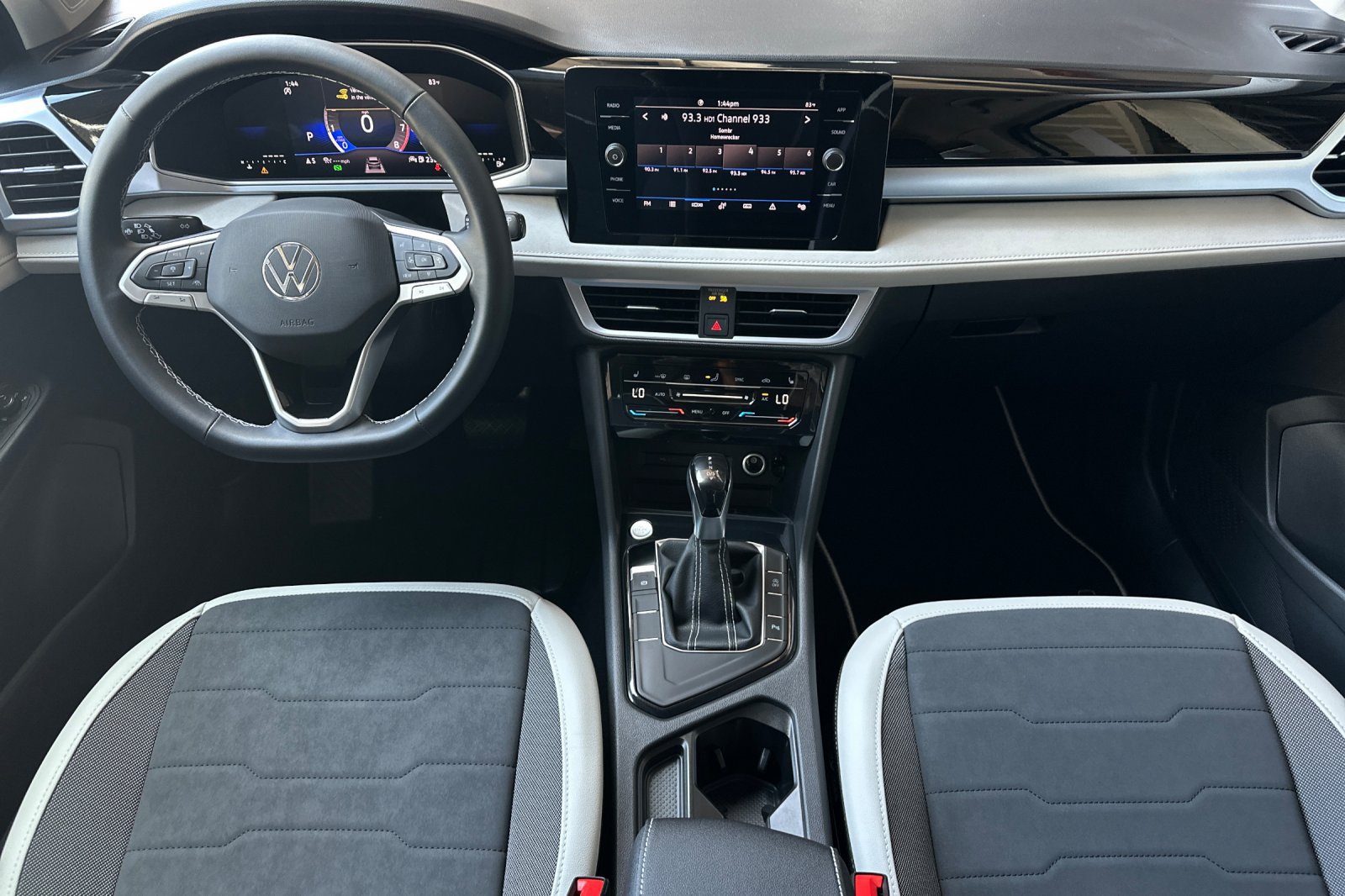New 2026 Volkswagen Taos SE FWD image 11