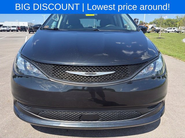 Used 2022 Chrysler Voyager LX FWD image 3
