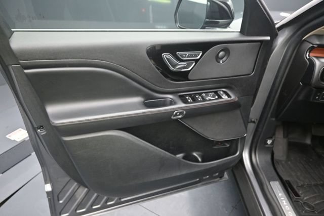 Used 2022 Lincoln Aviator Grand Touring w/ Elements Package Plus AWD/4WD image 12
