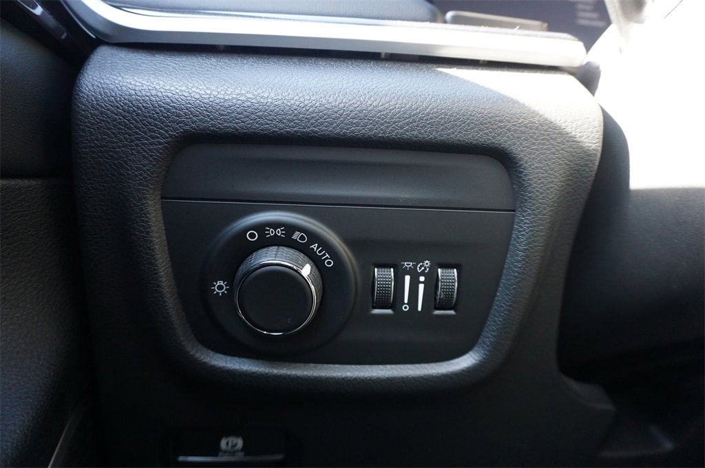 Used 2022 Jeep Grand Cherokee Altitude image 5