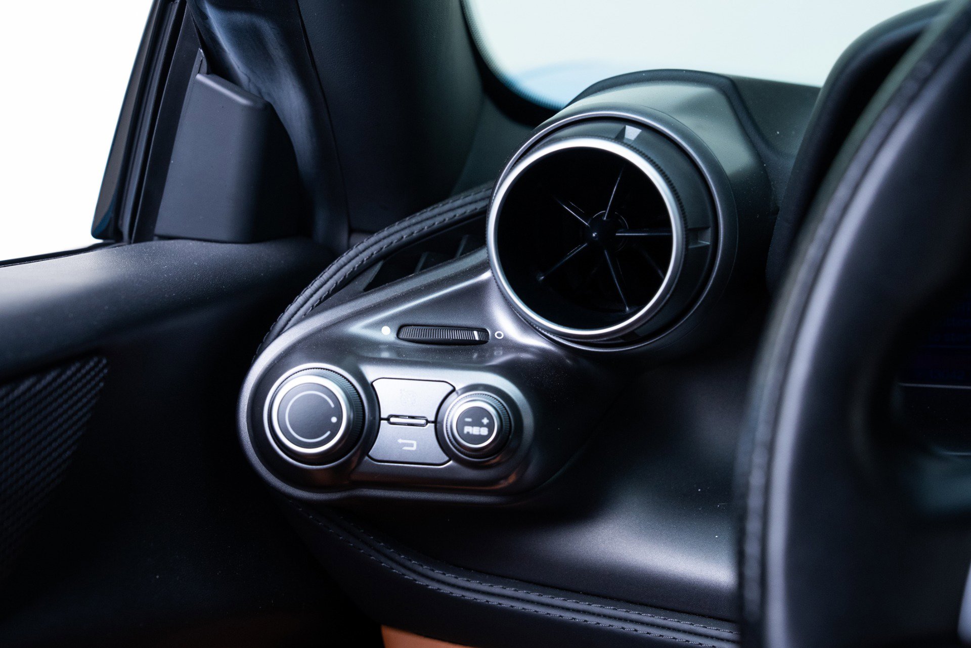 Used 2020 Ferrari F8 Tributo image 41