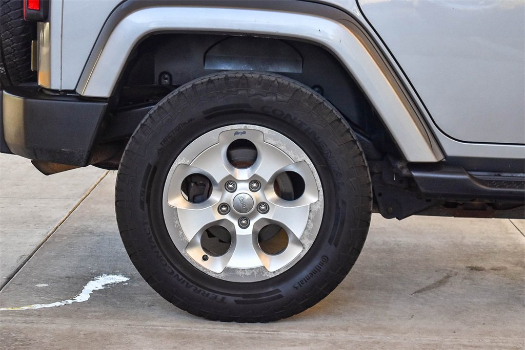 Used 2015 Jeep Wrangler Unlimited Sahara image 12