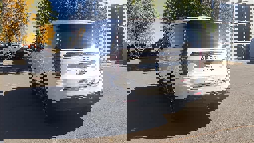 Used 2021 Chevrolet Suburban RST w/ Luxury Package image 7