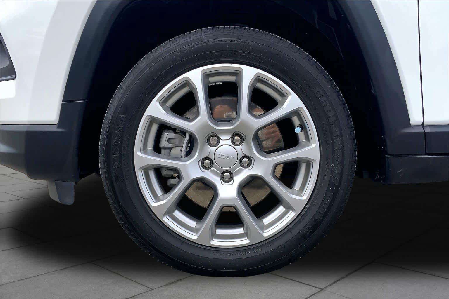 Used 2024 Jeep Compass Latitude AWD/4WD image 11