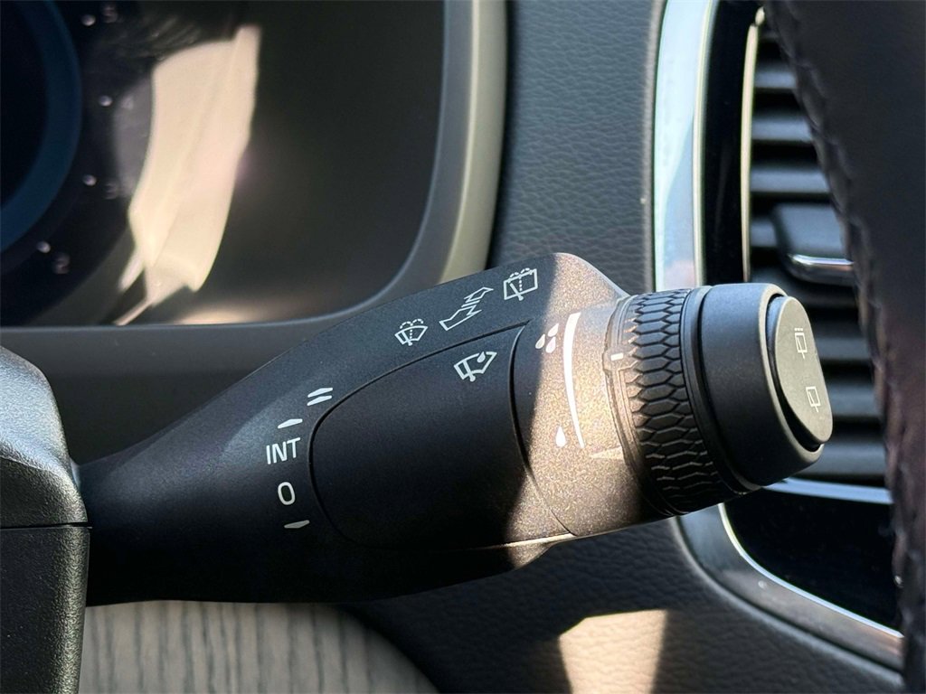 Used 2023 Volvo XC90 B6 Ultimate w/ Protection Package Premier image 31