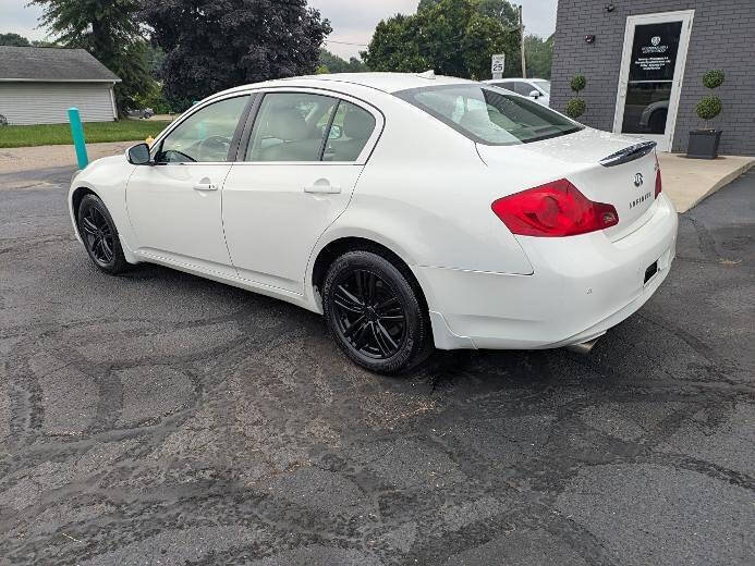 Used 2011 INFINITI G37 x Sedan w/ Premium Pkg AWD/4WD image 3