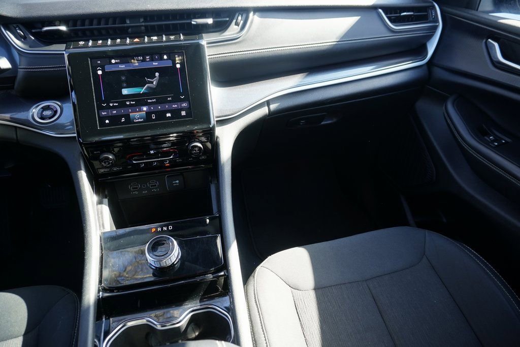 Used 2023 Jeep Grand Cherokee L Laredo image 28