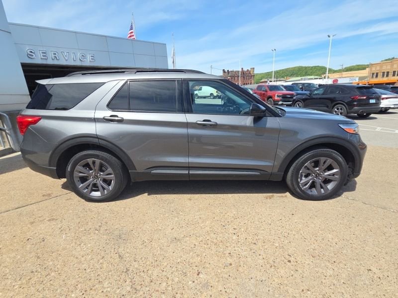 Used 2023 Ford Explorer XLT w/ Equipment Group 202A AWD/4WD image 8