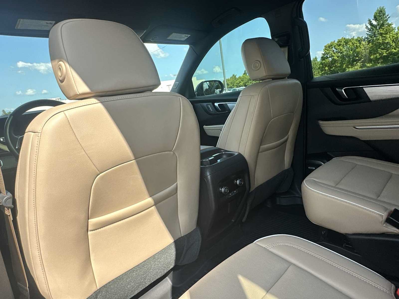 Used 2025 Buick Enclave Preferred w/ Power Package FWD image 19