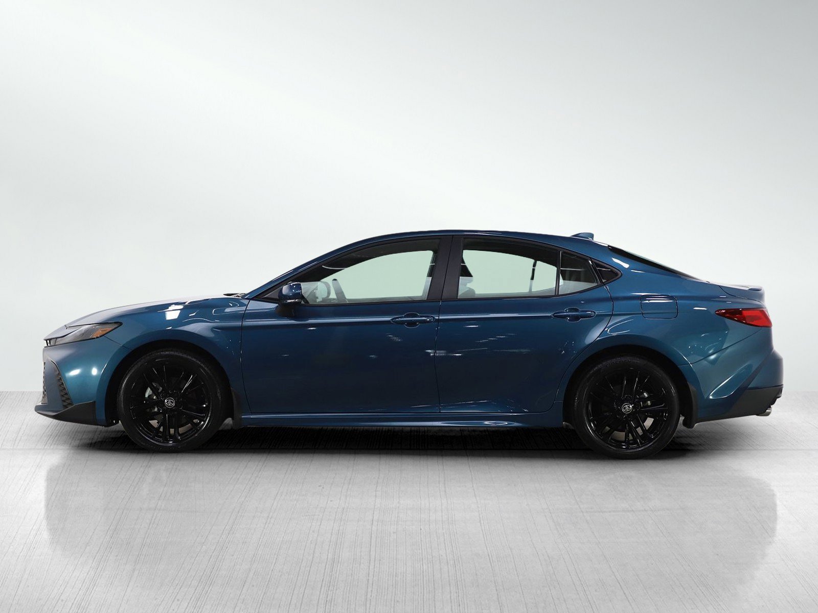 Used 2026 Toyota Camry SE w/ Multimedia Upgrade Package image 2