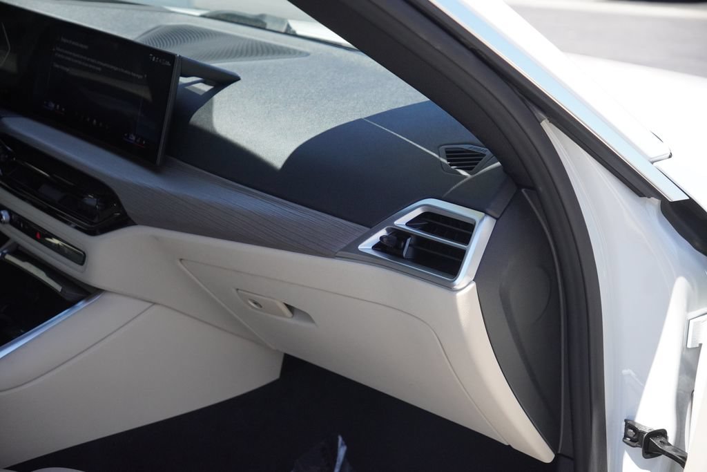 Used 2025 BMW 430i Coupe w/ Premium Package RWD image 30