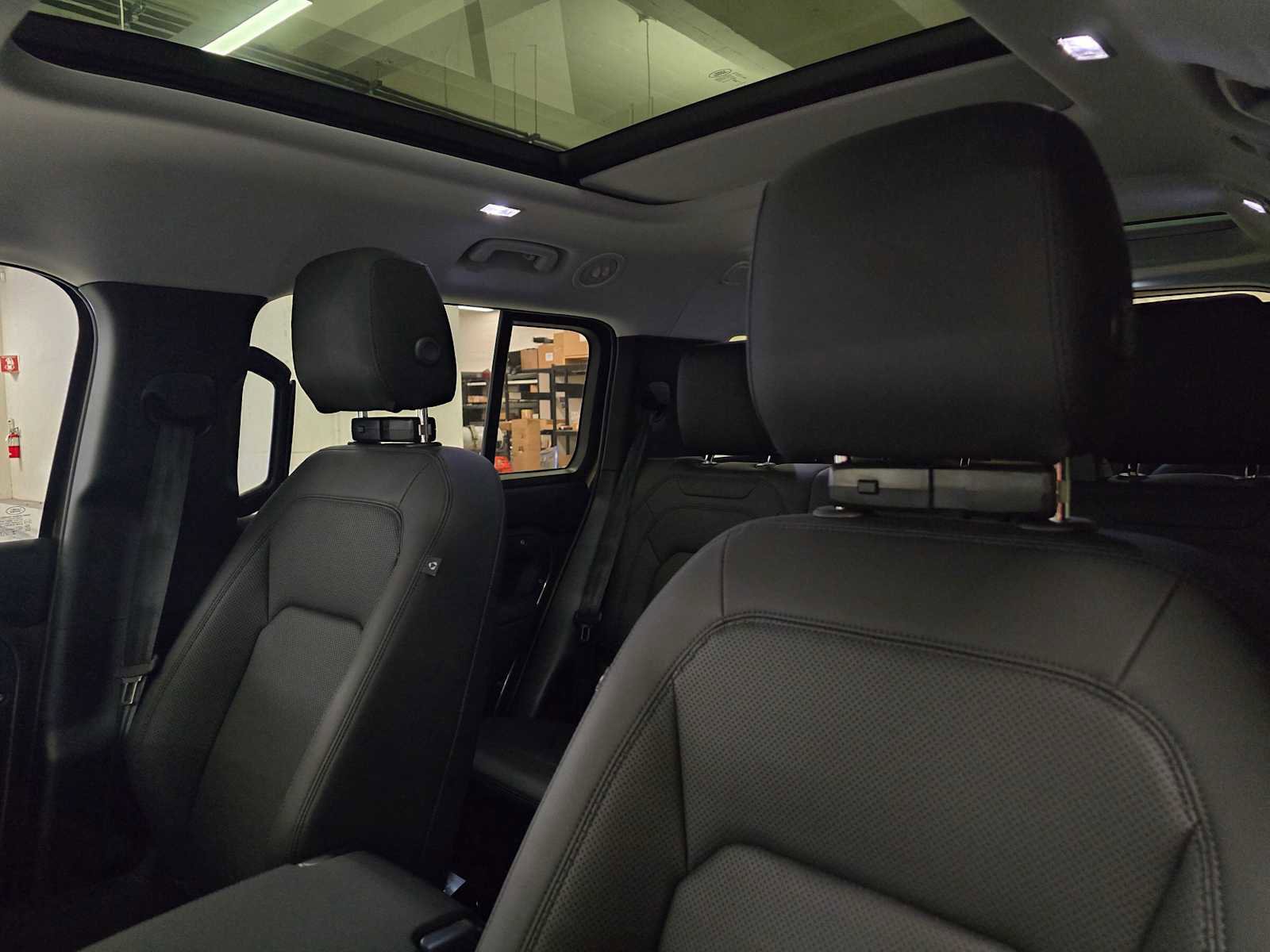 Used 2025 Land Rover Defender 130 S image 24