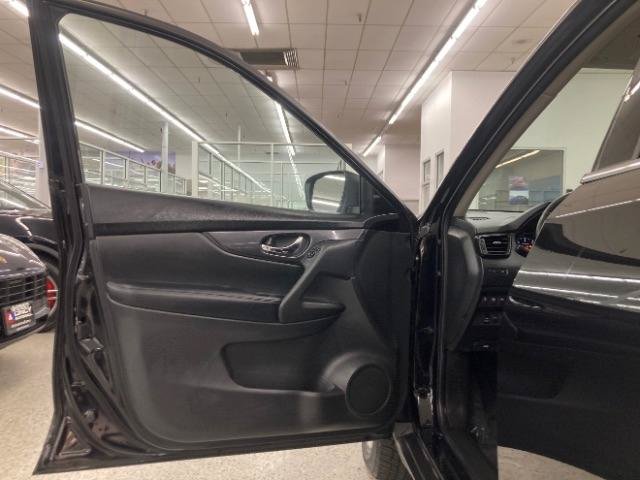 Used 2020 Nissan Rogue SV AWD/4WD image 25