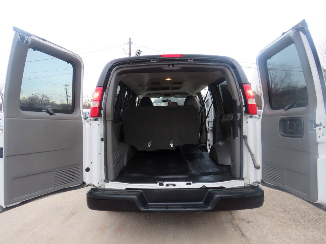 Used 2014 Chevrolet Express 1500 LS RWD image 27
