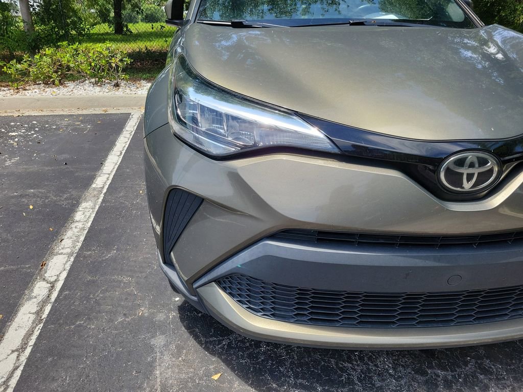 Used 2021 Toyota C-HR XLE FWD image 8