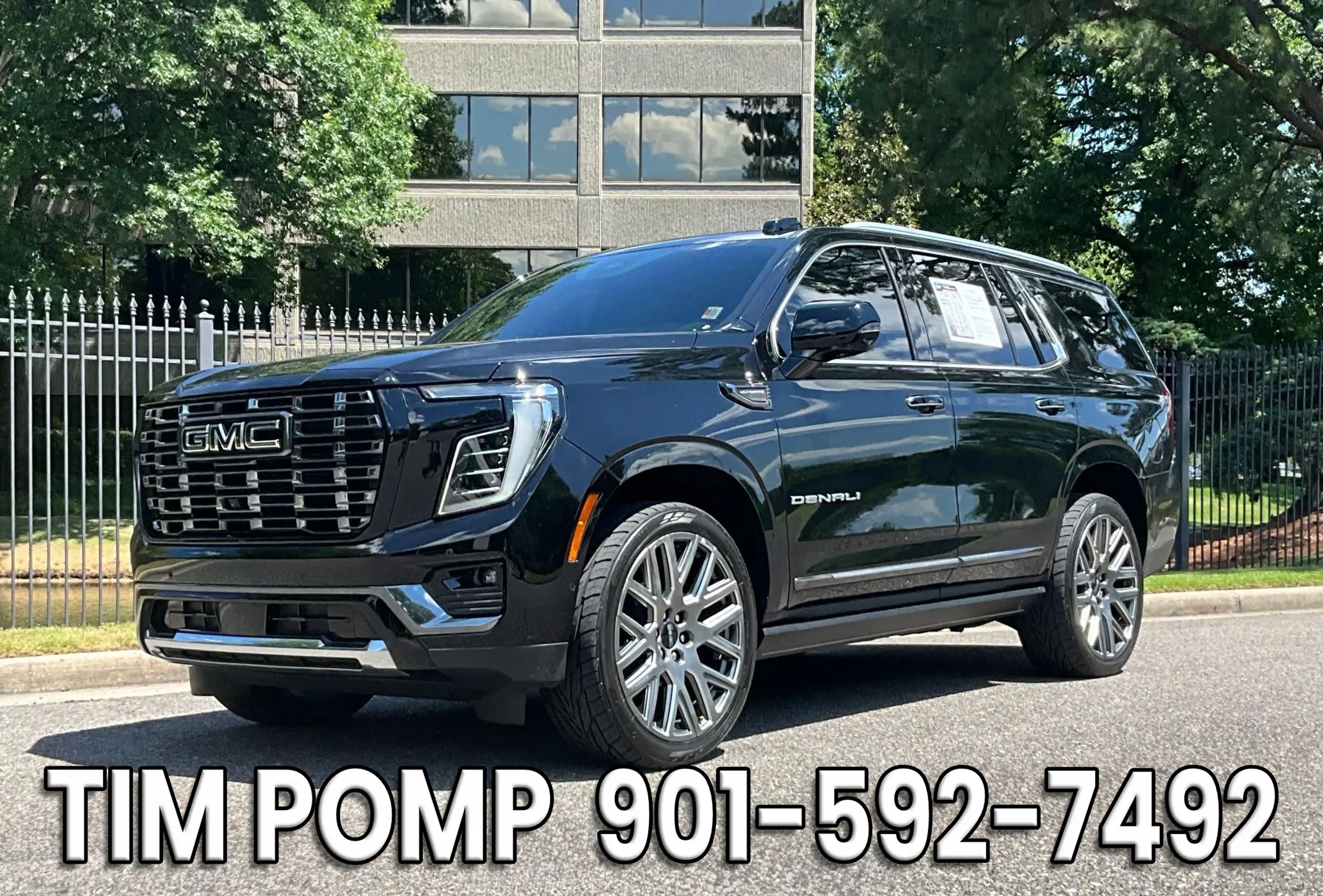 Used 2025 GMC Yukon Denali Ultimate AWD/4WD image 1
