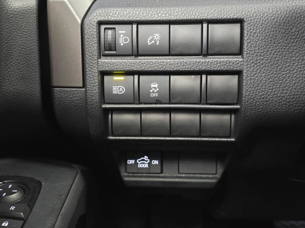Certified 2024 Toyota Tacoma TRD Off-Road AWD/4WD image 24