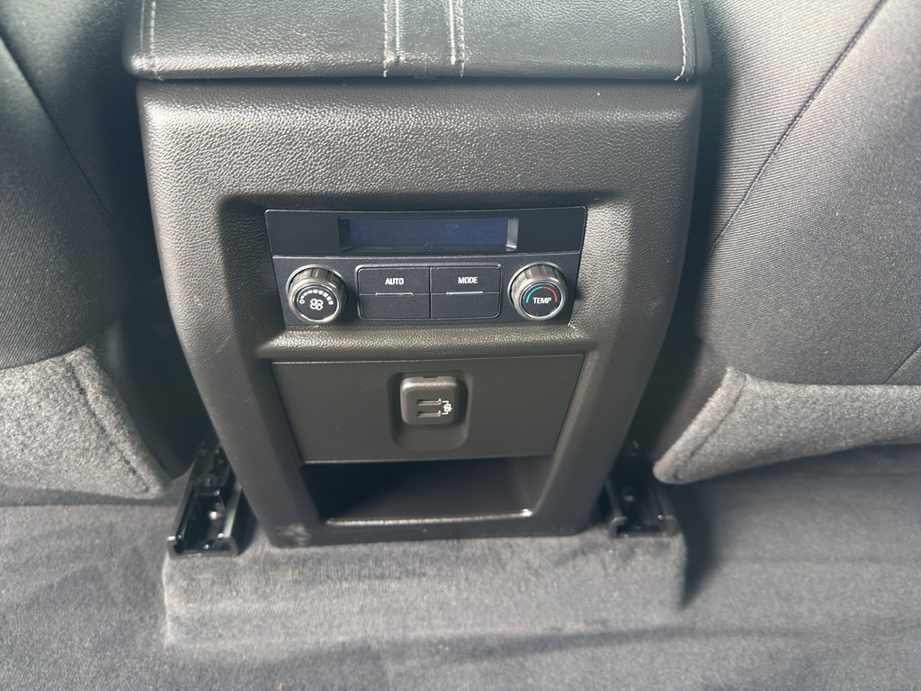 Used 2022 Chevrolet Traverse LT image 32