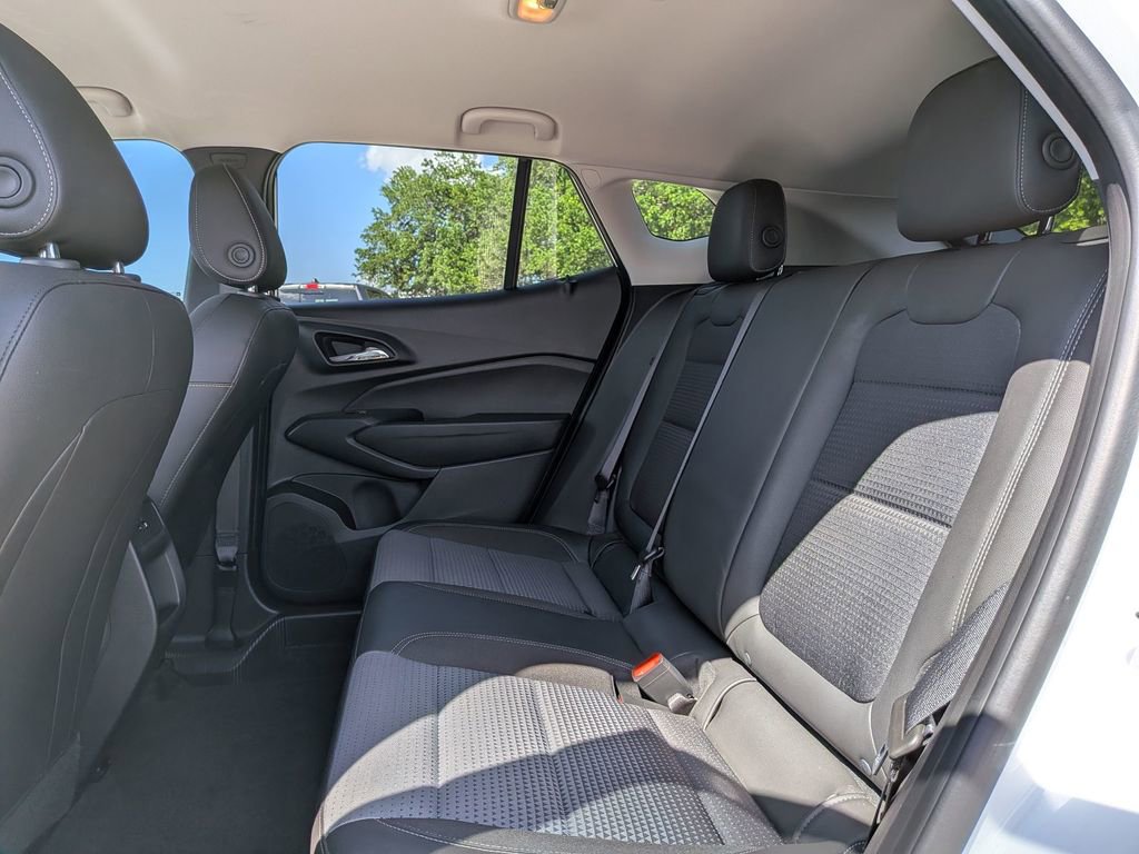 Used 2025 Chevrolet Trax LT w/ Driver Confidence Package FWD image 32