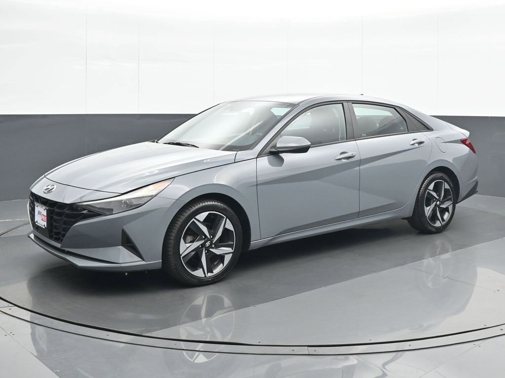 Used 2023 Hyundai Elantra SEL w/ Convenience Package image 2