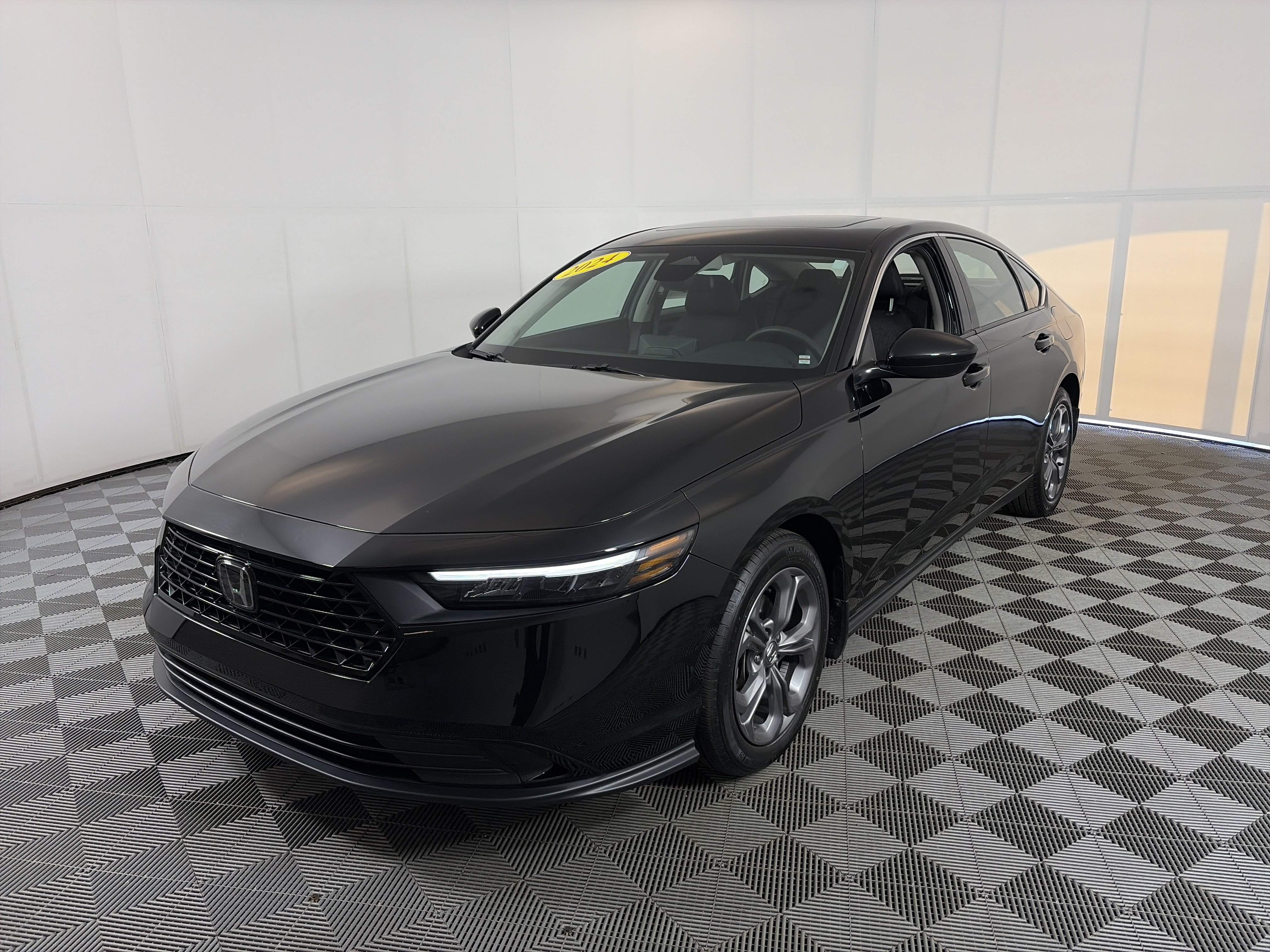 Used 2024 Honda Accord EX image 2