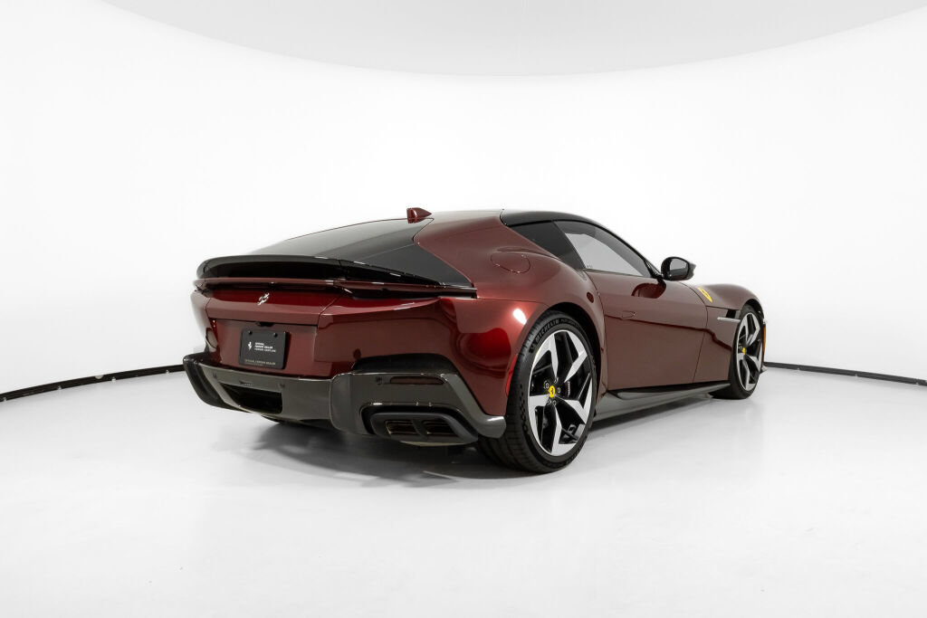 Certified 2025 Ferrari 12Cilindri RWD image 8