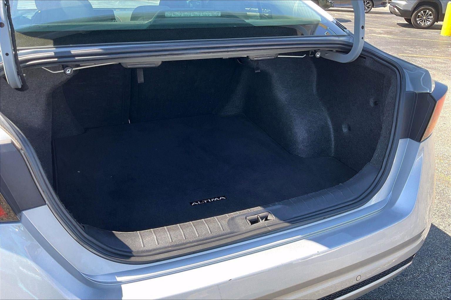 Used 2024 Nissan Altima 2.5 SV AWD/4WD image 4