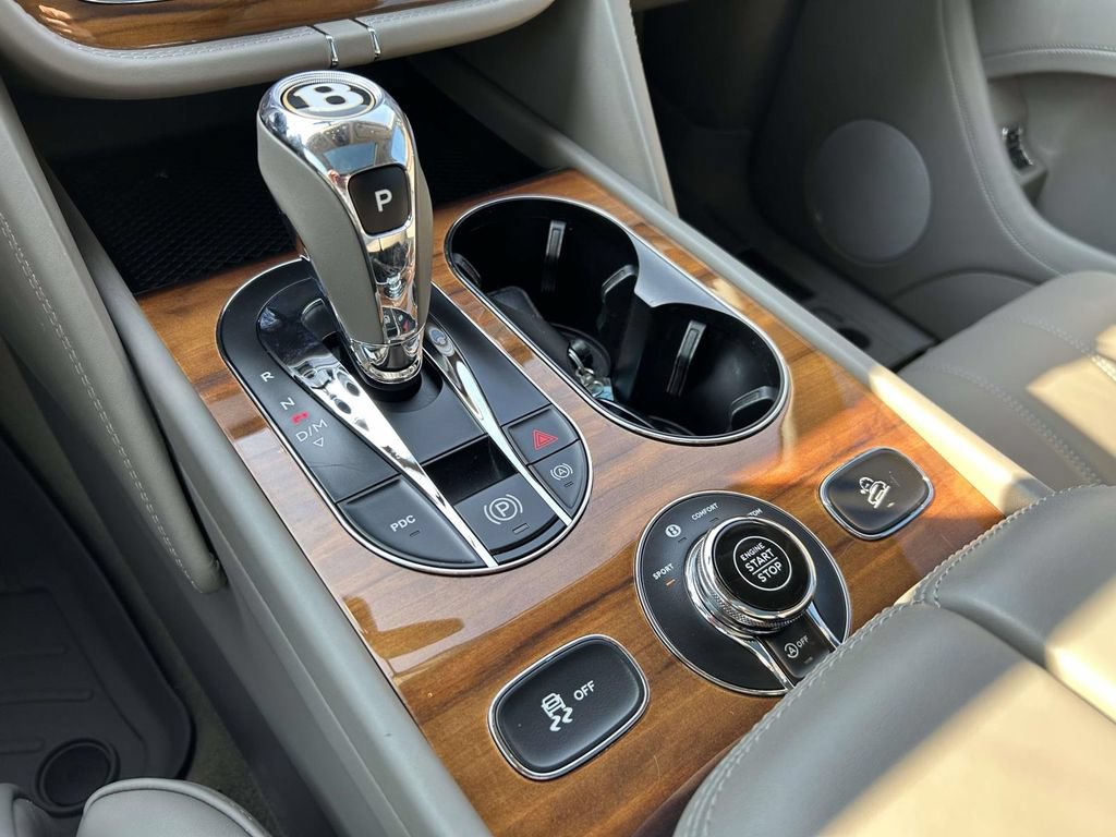 Used 2019 Bentley Bentayga AWD/4WD image 25