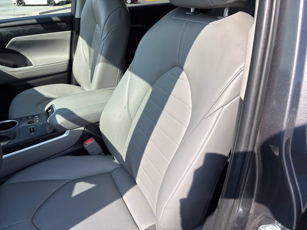 Certified 2024 Toyota Highlander XLE FWD image 22