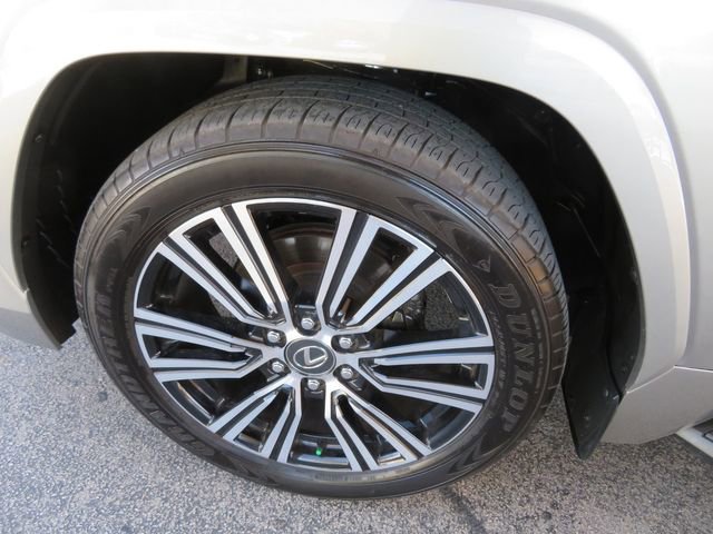 Used 2024 Lexus LX 600 4WD w/ Appearance Package image 8