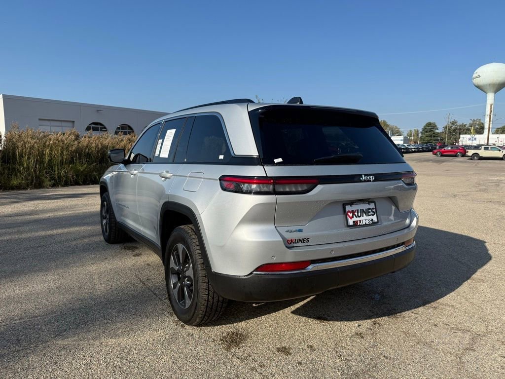 Used 2024 Jeep Grand Cherokee Limited 4xe image 10