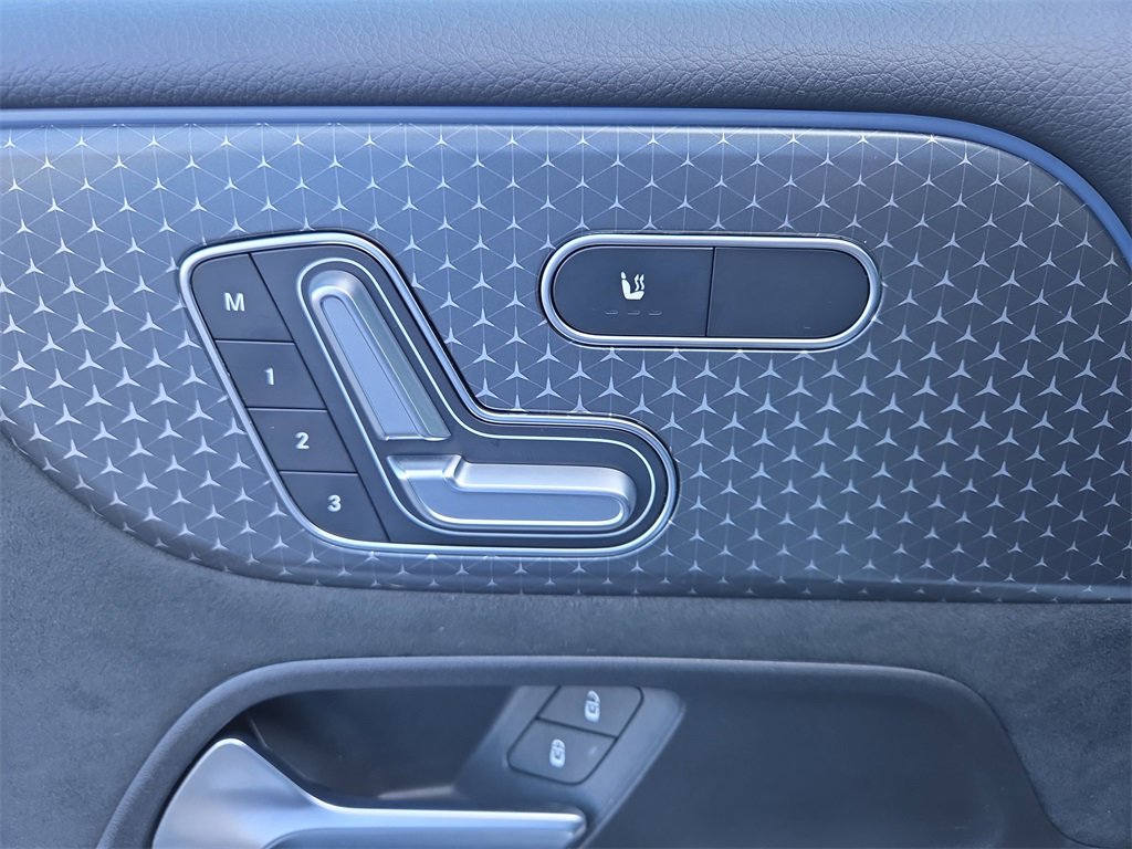 Certified 2025 Mercedes-Benz GLB 250 4MATIC image 11