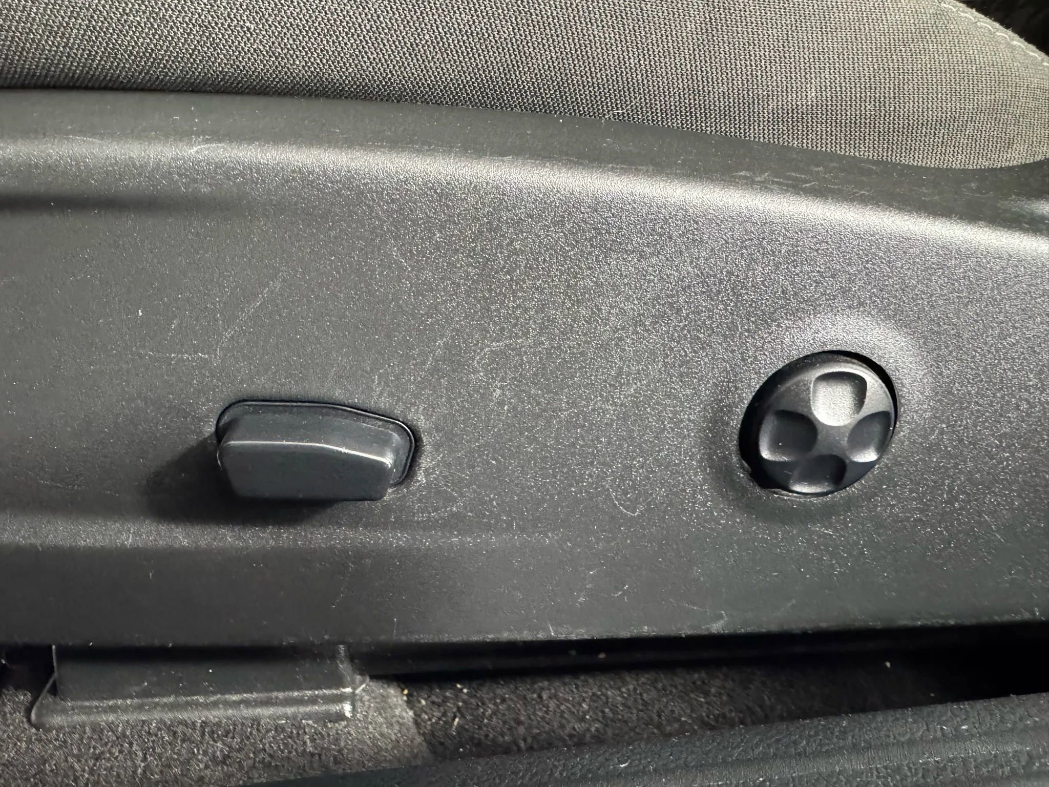 Used 2019 Dodge Challenger SXT w/ Driver Convenience Group image 32