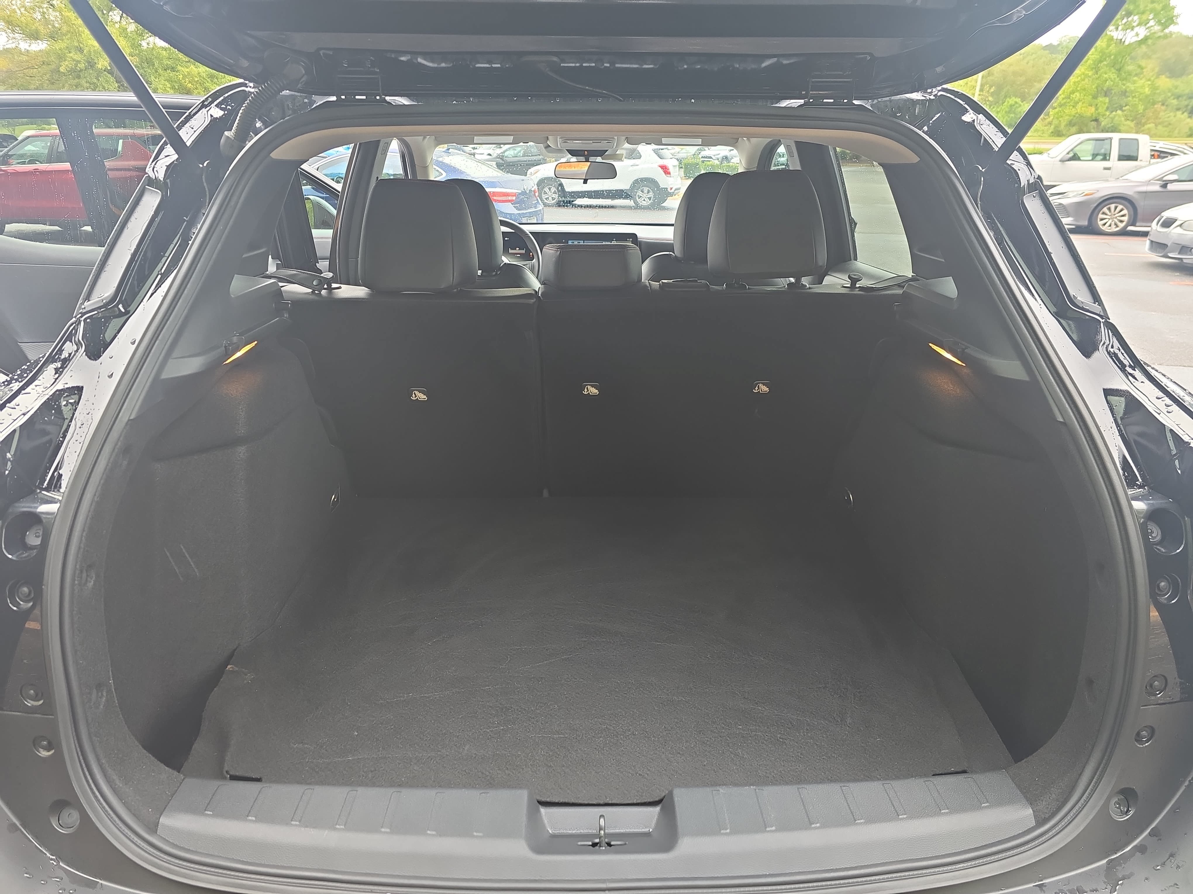 Used 2025 Nissan Kicks SR AWD/4WD image 13