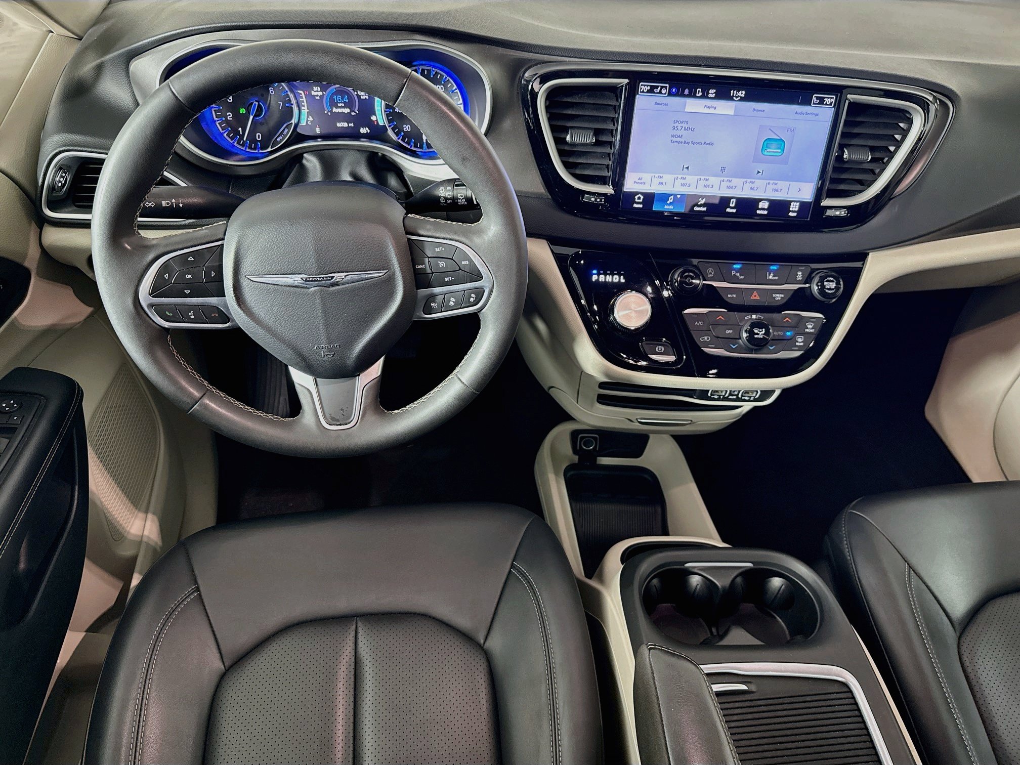 Used 2024 Chrysler Pacifica Touring-L FWD image 26