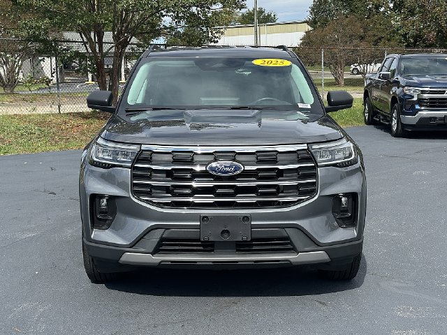Used 2025 Ford Explorer Active w/ Active Comfort Package AWD/4WD image 2
