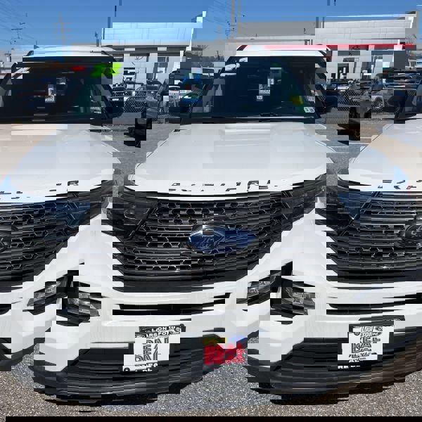 Used 2022 Ford Explorer XLT w/ Equipment Group 202A AWD/4WD image 8