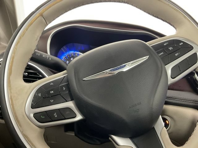 Used 2020 Chrysler Pacifica Limited FWD image 26