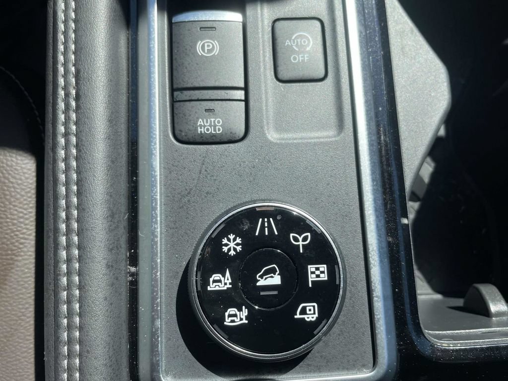 Used 2025 Nissan Pathfinder Platinum AWD/4WD image 42
