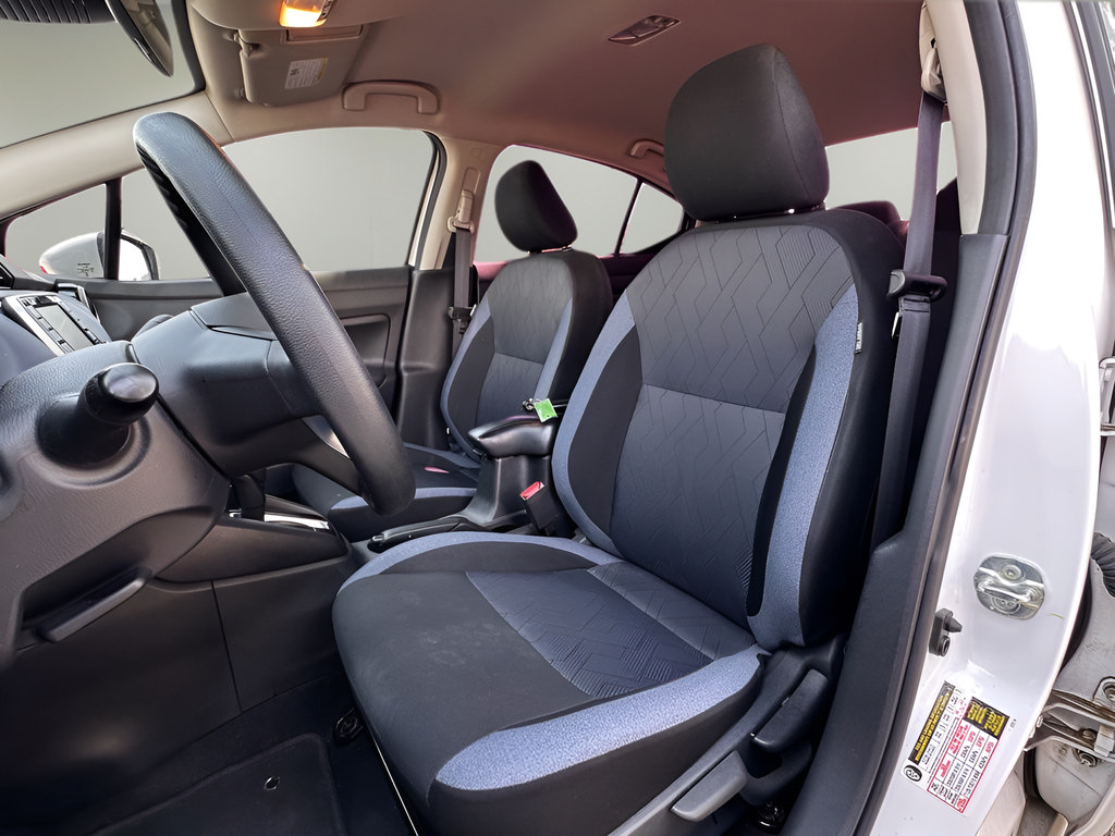 Used 2024 Nissan Versa SV FWD image 5