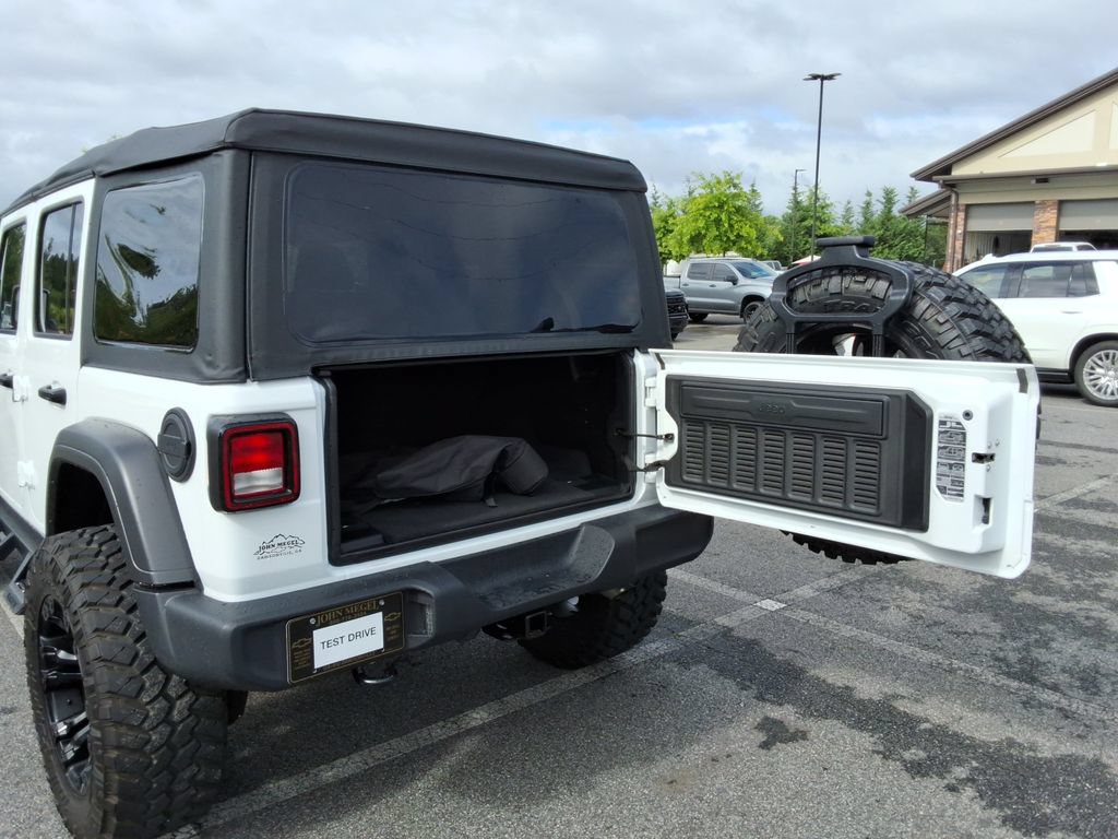 Used 2018 Jeep Wrangler Unlimited Sport AWD/4WD image 17