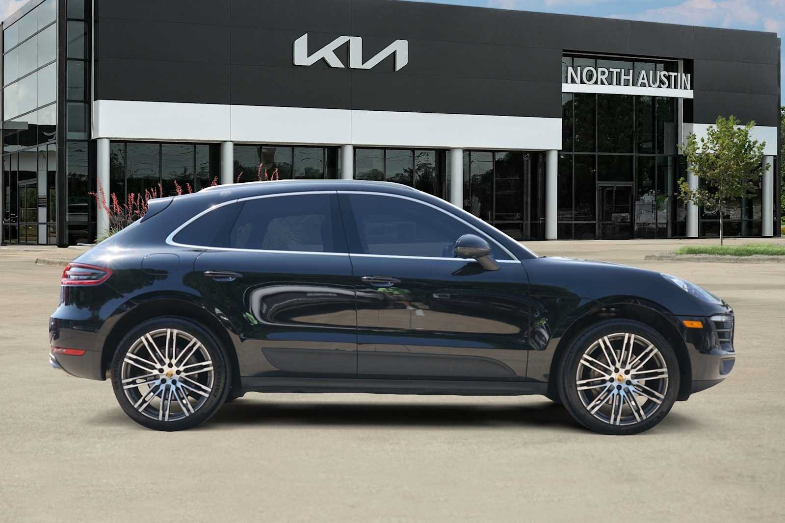 Used 2017 Porsche Macan S AWD/4WD image 6