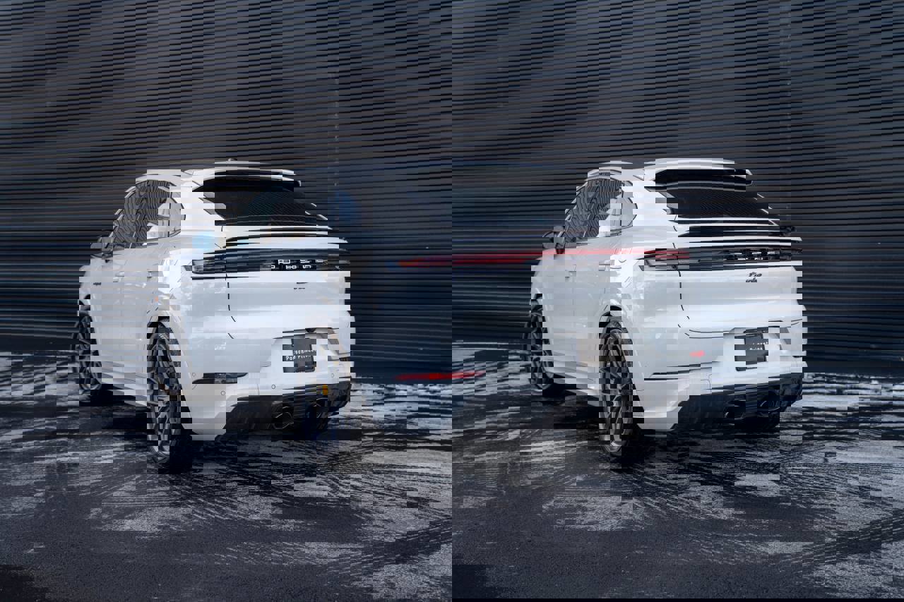 Used 2025 Porsche Cayenne Turbo image 3